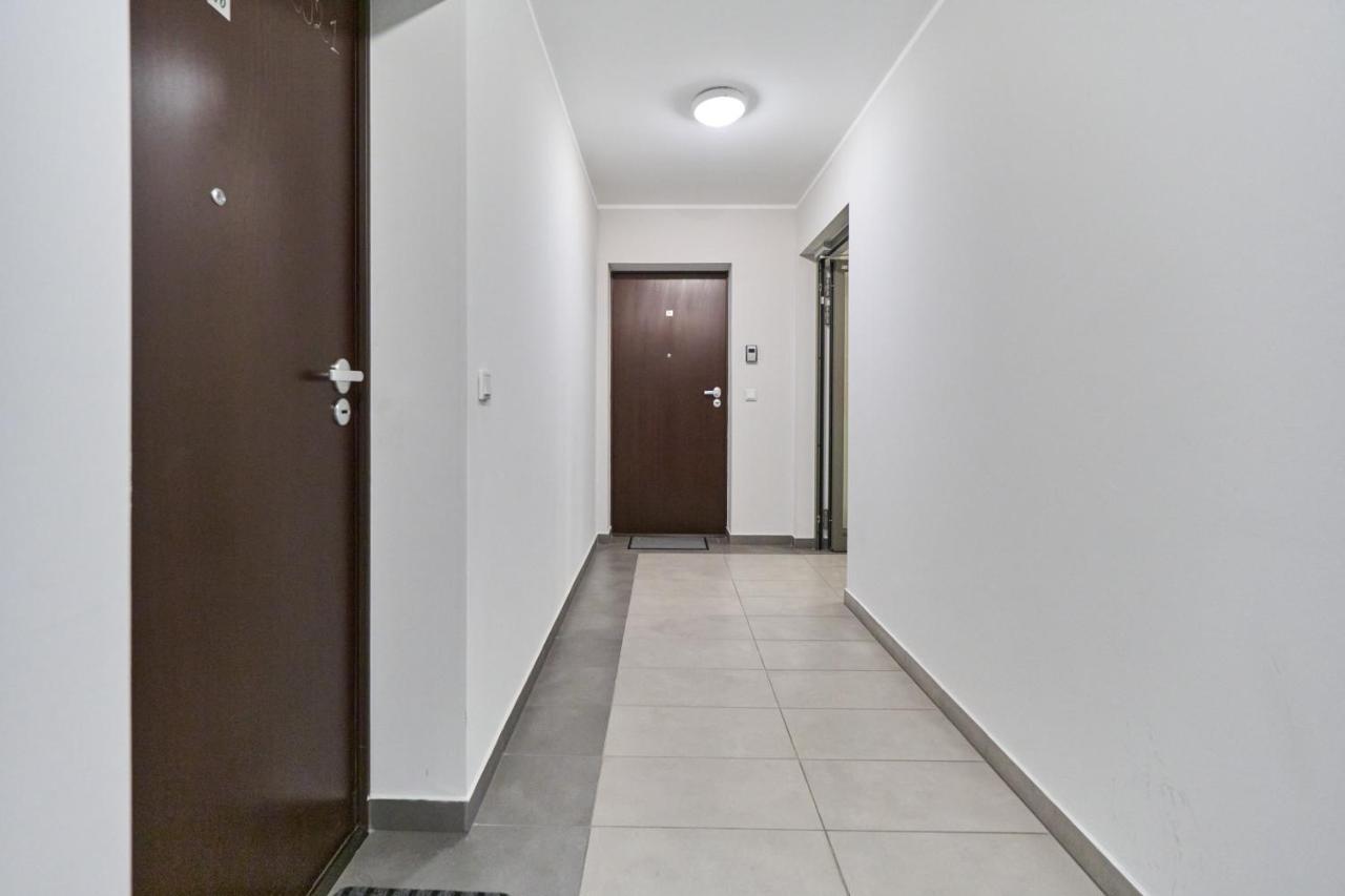 Apartment Wroclaw Krakowska With Balcony And Free Garage By Noclegi Renters Eksteriør billede