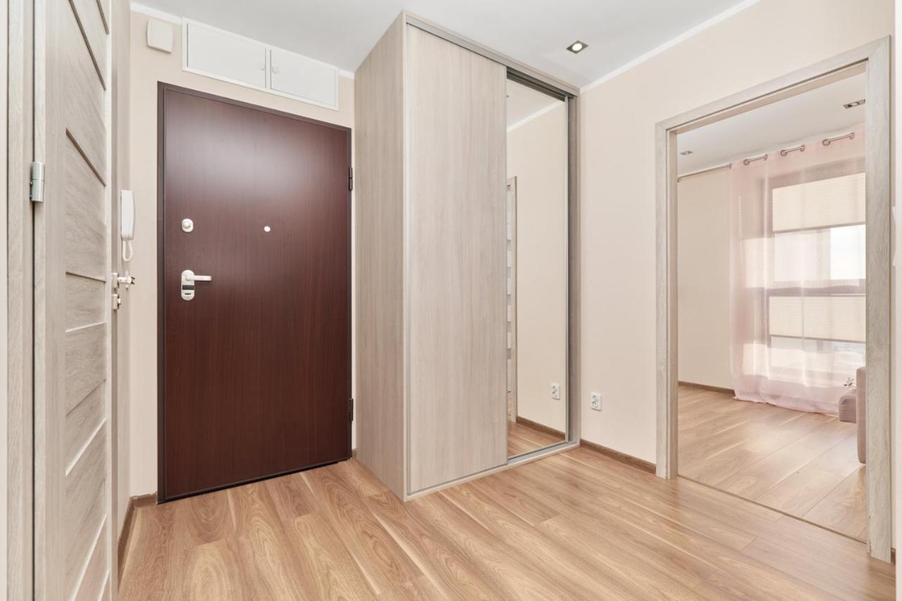 Apartment Wroclaw Krakowska With Balcony And Free Garage By Noclegi Renters Eksteriør billede