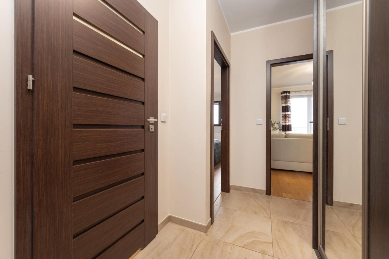 Apartment Wroclaw Krakowska With Balcony And Free Garage By Noclegi Renters Eksteriør billede